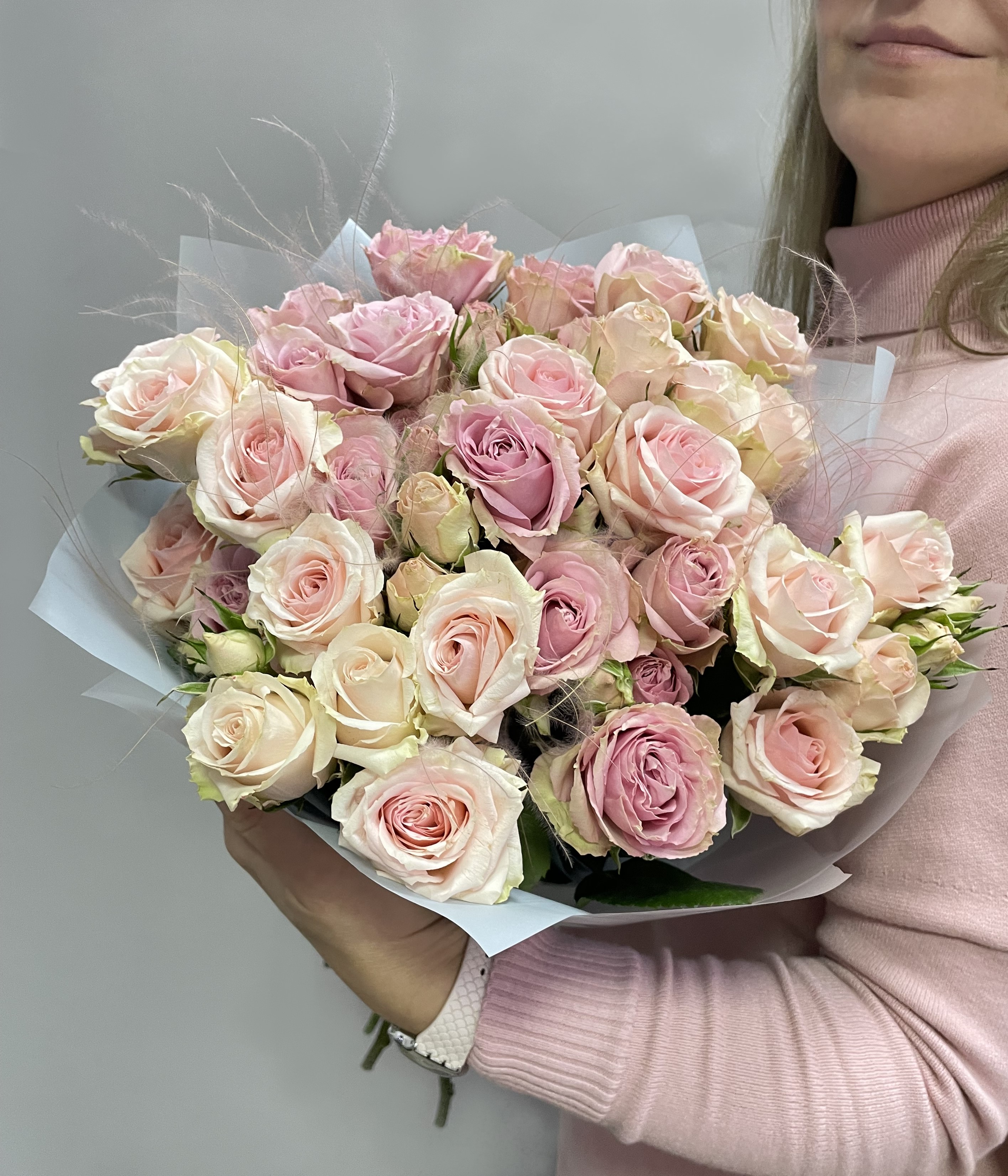 Букет Floret нежных кустовых роз